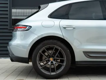 PORSCHE Macan T