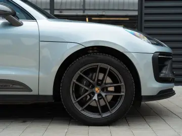 PORSCHE Macan T
