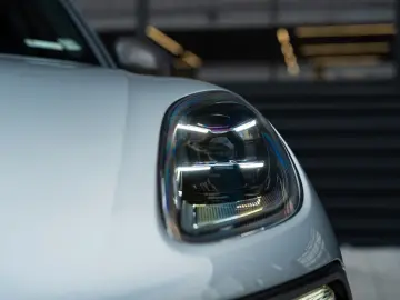 PORSCHE Macan T