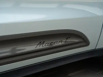 PORSCHE Macan T