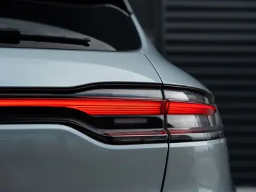 PORSCHE Macan T