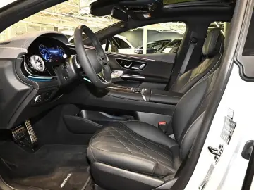MERCEDES-BENZ EQE 500 4M AMG Sport Premium  Hyperscreen PANO