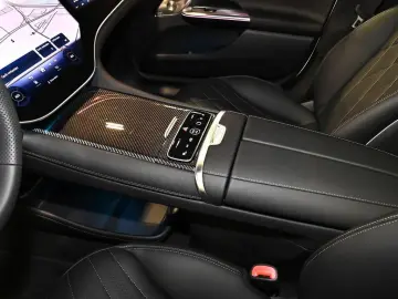 MERCEDES-BENZ EQE 500 4M AMG Sport Premium  Hyperscreen PANO