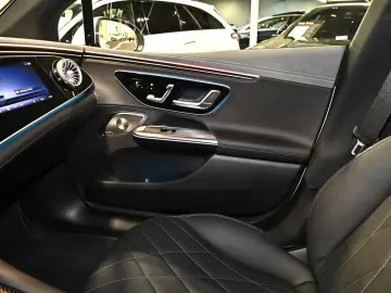 MERCEDES-BENZ EQE 500 4M AMG Sport Premium  Hyperscreen PANO