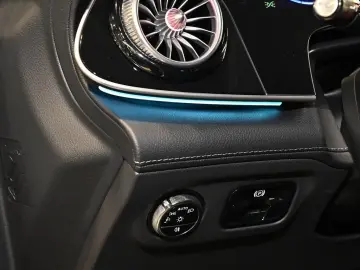 MERCEDES-BENZ EQE 500 4M AMG Sport Premium  Hyperscreen PANO
