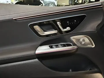 MERCEDES-BENZ EQE 500 4M AMG Sport Premium  Hyperscreen PANO