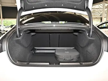 MERCEDES-BENZ EQE 500 4M AMG Sport Premium  Hyperscreen PANO