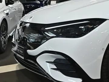 MERCEDES-BENZ EQE 500 4M AMG Sport Premium  Hyperscreen PANO