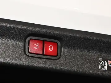 MERCEDES-BENZ EQE 500 4M AMG Sport Premium  Hyperscreen PANO