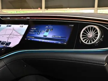 MERCEDES-BENZ EQE 500 4M AMG Sport Premium  Hyperscreen PANO