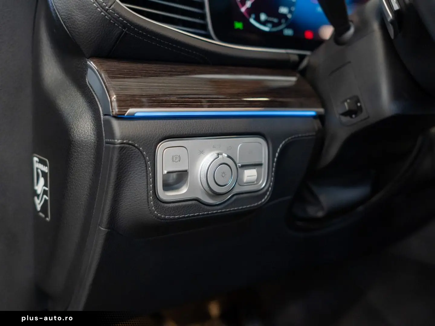 MERCEDES-BENZ GLE 400 e 4M AMG Sport Premium  NIGHT PANO HUD