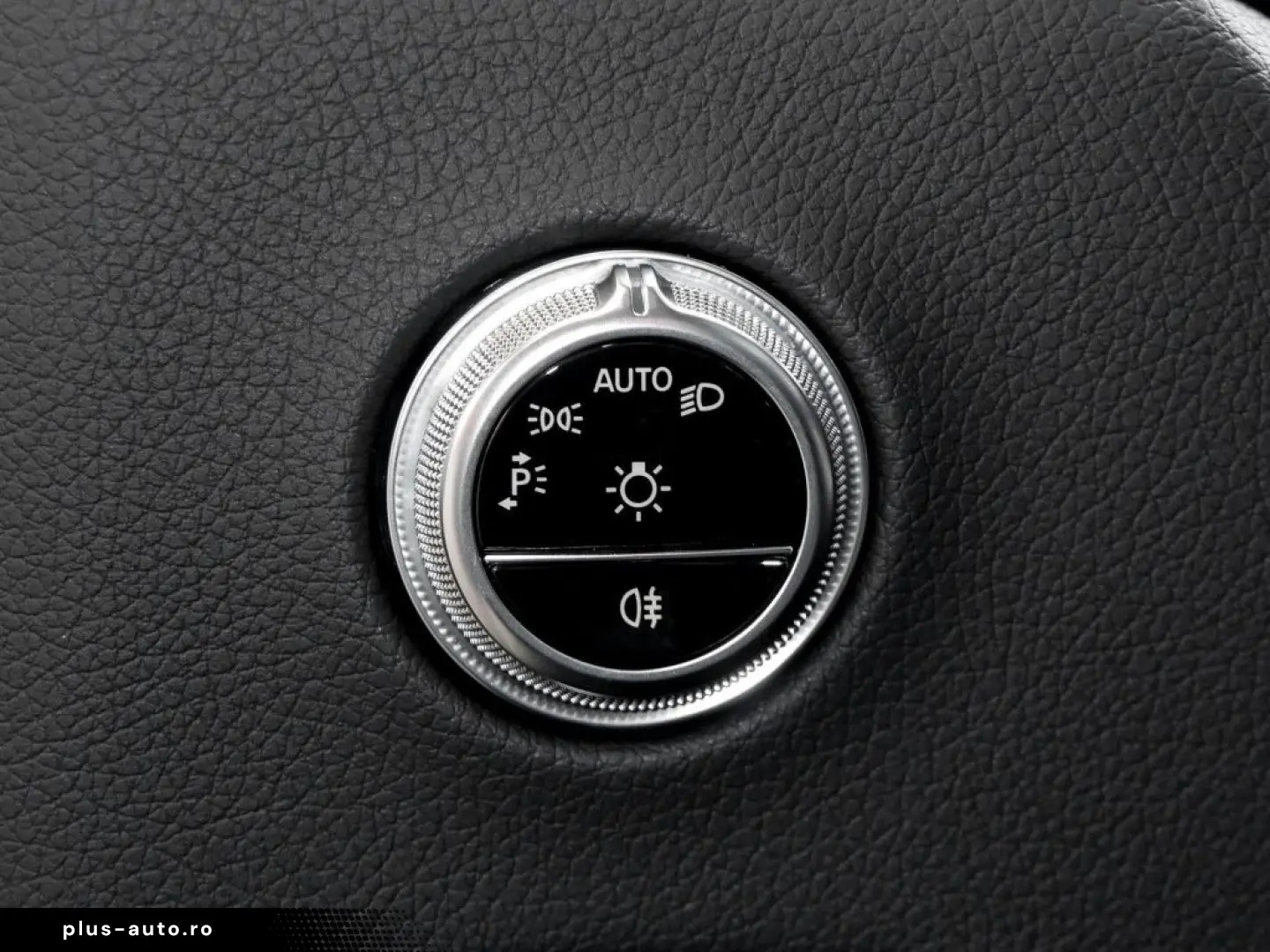 MERCEDES-BENZ C 300d 4M AMG Pano AHK 360 Memo Night 19