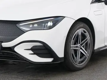 MERCEDES-BENZ EQE 300 AMG Edition Night Digital HA-Lenkung