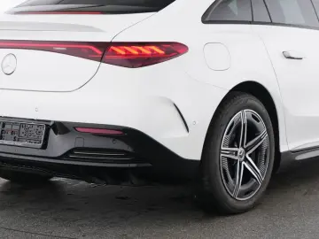 MERCEDES-BENZ EQE 300 AMG Edition Night Digital HA-Lenkung