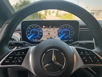 MERCEDES-BENZ EQE300 Premium Sound Allwetter Hintera…