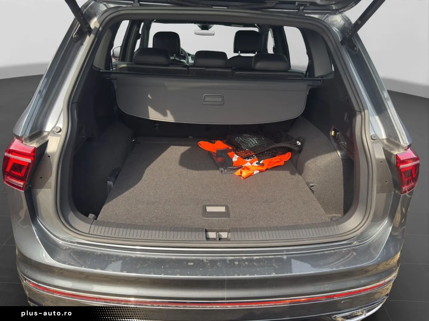 VW Tiguan Allspace 2.0 TDI DSG 4M R-LINE AHK PANO