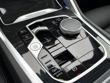 BMW X6 M60 i xDrive LED PANO KAMERA H&K NAVI