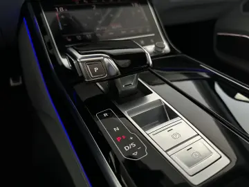 Audi A8 LANG CHAUFFEUR     S LINE   KERAMIK  B&O