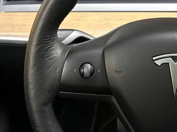 TESLA Model 3 Long Range Dual AWD PANO LED NAVI KAM WP