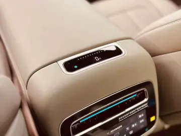 925 CP - BYD Denza N9 DM Flagship1