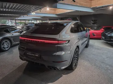 PORSCHE Cayenne Coupe S E-Hybrid   Sport Design   Head-U