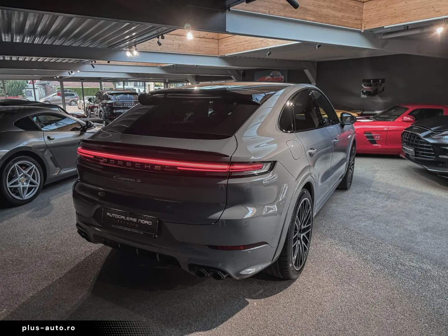 PORSCHE Cayenne Coupe S E-Hybrid   Sport Design   Head-U