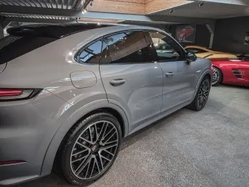 PORSCHE Cayenne Coupe S E-Hybrid   Sport Design   Head-U