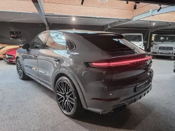PORSCHE Cayenne Coupe S E-Hybrid   Sport Design   Head-U