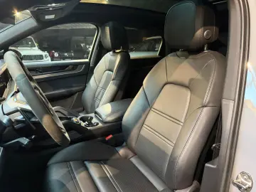 PORSCHE Cayenne Coupe S E-Hybrid   Sport Design   Head-U