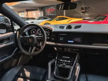 PORSCHE Cayenne Coupe S E-Hybrid   Sport Design   Head-U