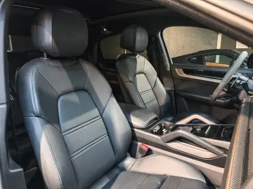 PORSCHE Cayenne Coupe S E-Hybrid   Sport Design   Head-U