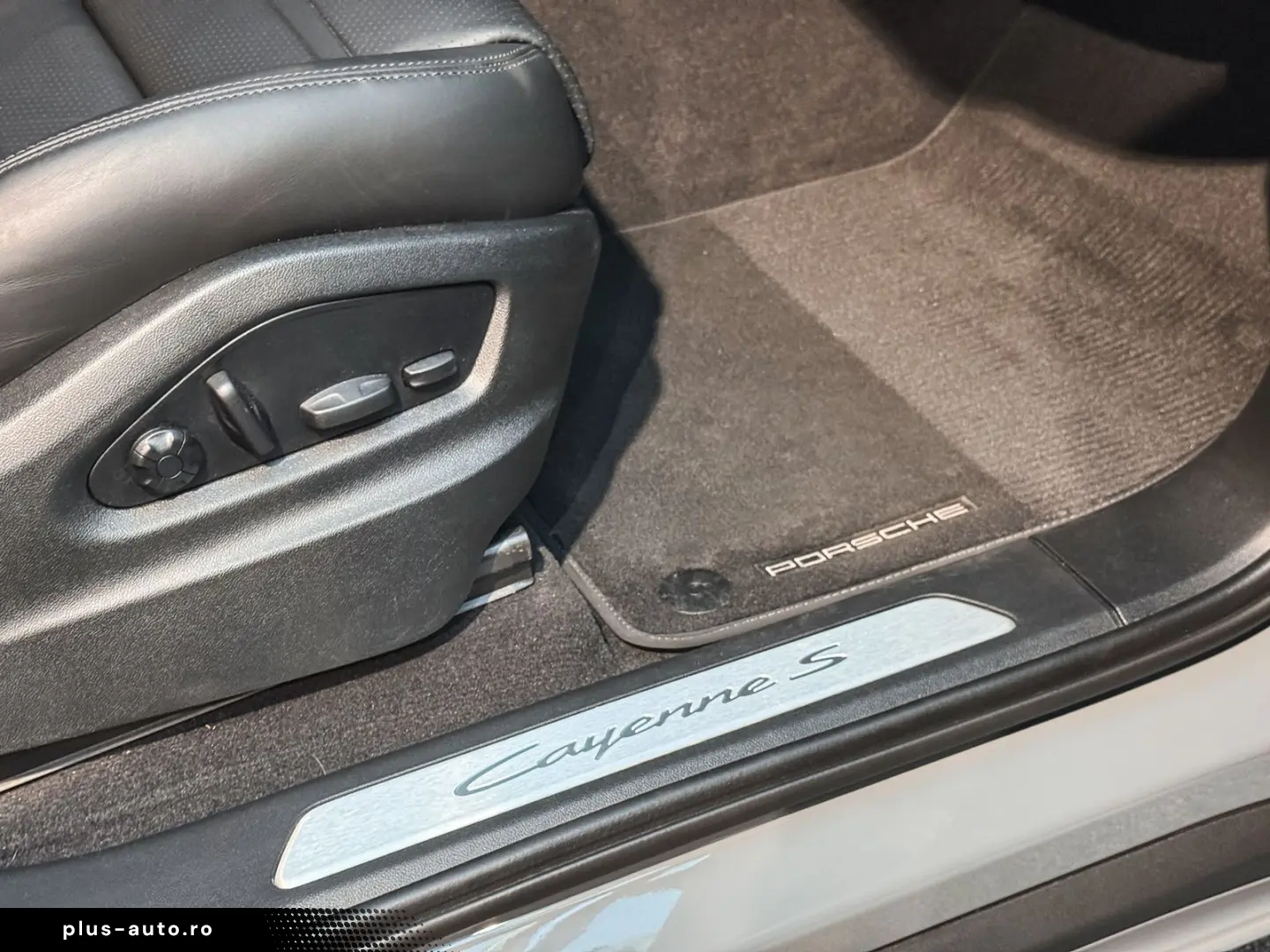 PORSCHE Cayenne Coupe S E-Hybrid   Sport Design   Head-U