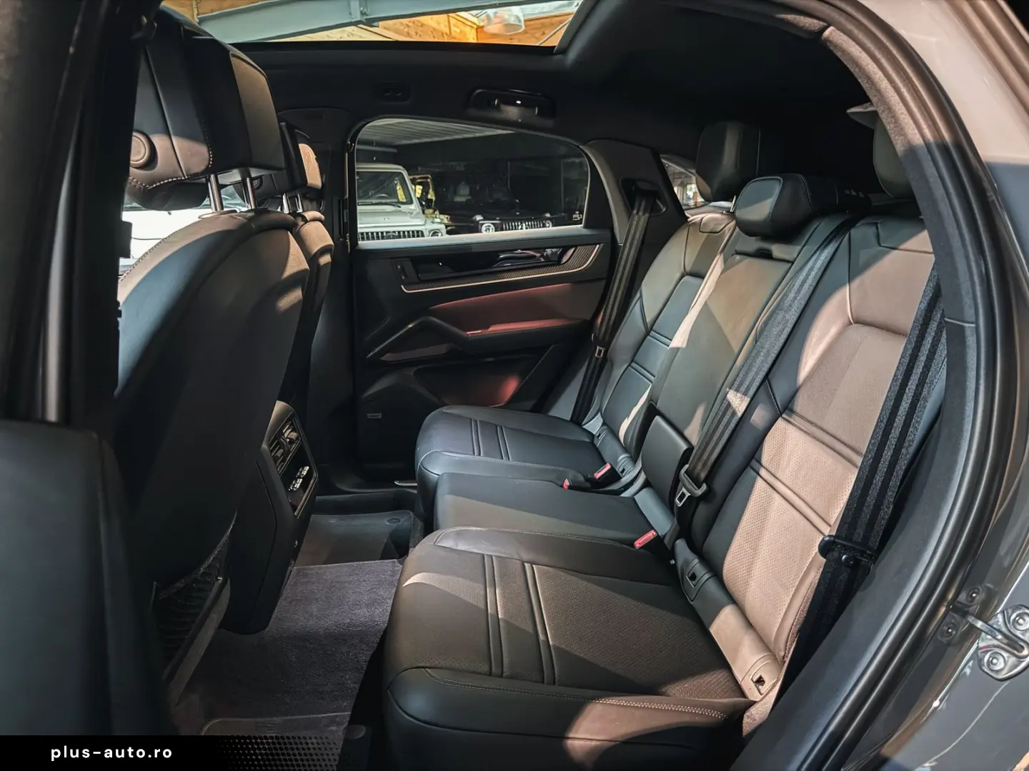 PORSCHE Cayenne Coupe S E-Hybrid   Sport Design   Head-U
