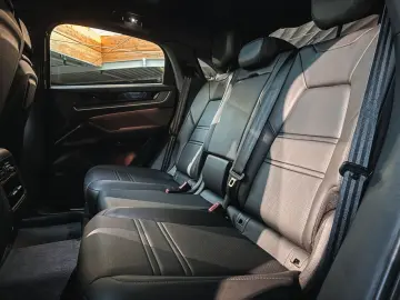 PORSCHE Cayenne Coupe S E-Hybrid   Sport Design   Head-U