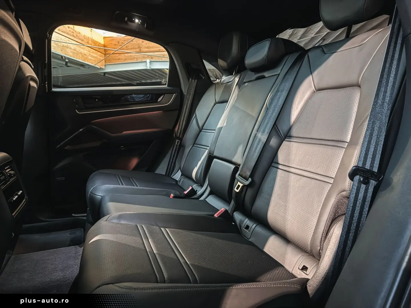PORSCHE Cayenne Coupe S E-Hybrid   Sport Design   Head-U