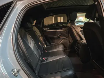 PORSCHE Cayenne Coupe S E-Hybrid   Sport Design   Head-U
