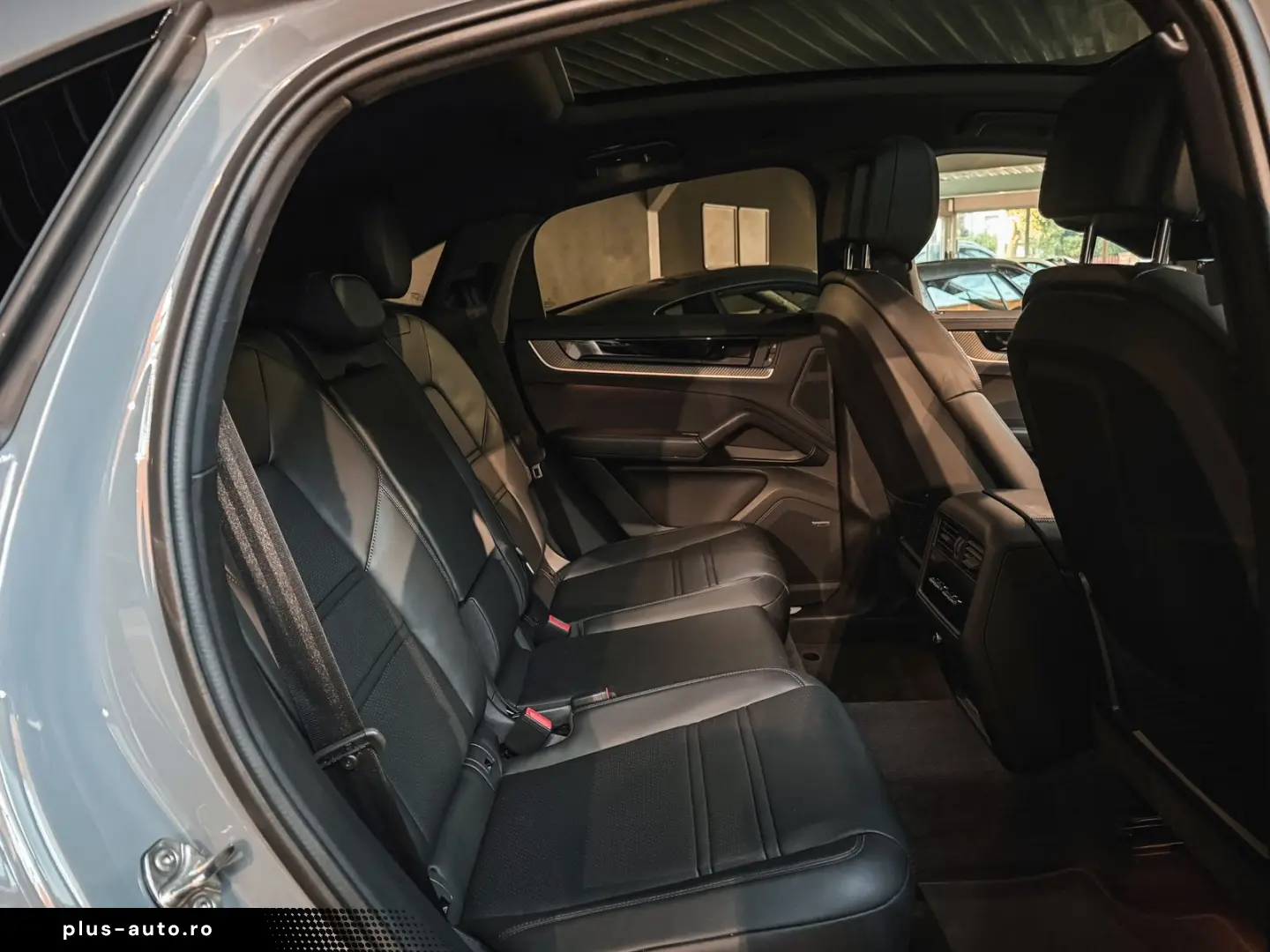 PORSCHE Cayenne Coupe S E-Hybrid   Sport Design   Head-U