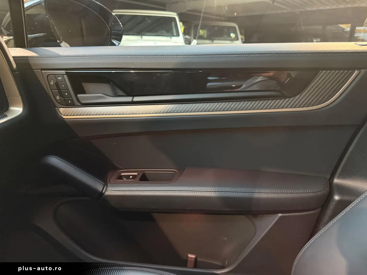 PORSCHE Cayenne Coupe S E-Hybrid   Sport Design   Head-U