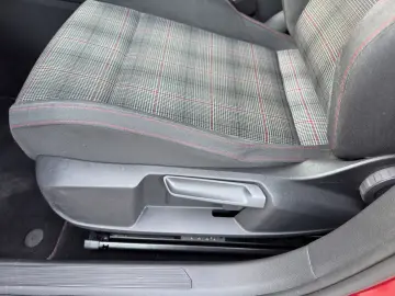 Volkswagen Golf GTI 2.0 TSI DSG