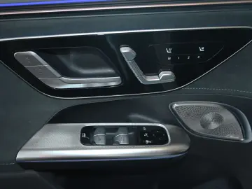 MERCEDES-BENZ EQE 350 AMG Panorama LED Night-Paket 360  20