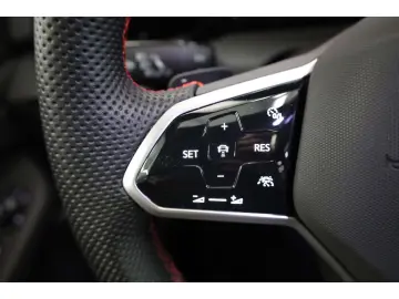 Volkswagen Golf GTI 2.0 TSI DSG AHK Matrix NAV RFK ACC SH
