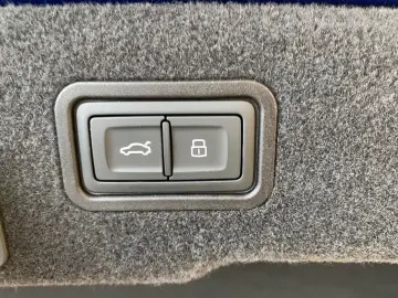 AUDI A8 50 TDI Quattro  PANO HUD MATRIX STZBLFT ACC