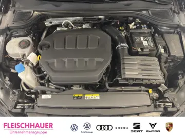 VW Golf VIII R 2.0 TSI 4M Matrix Navi Pano 270km h