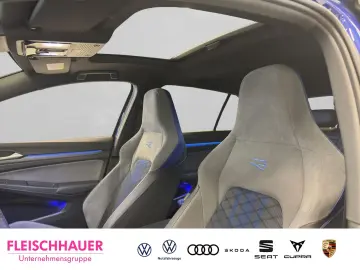 VW Golf VIII R 2.0 TSI 4M Matrix Navi Pano 270km h