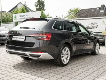 SKODA SUPERB C. SCOUT 2.0 TSI DSG 4X4 AHK Kam. Pano LM