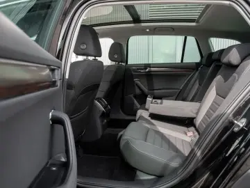 SKODA SUPERB C. SCOUT 2.0 TSI DSG 4X4 AHK Kam. Pano LM