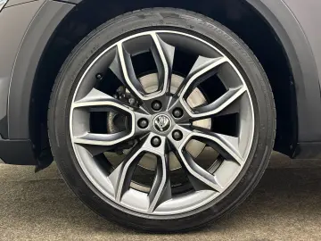 SKODA Superb Combi Scout 2.0 TDI 4x4 Matrix Pano. ACC