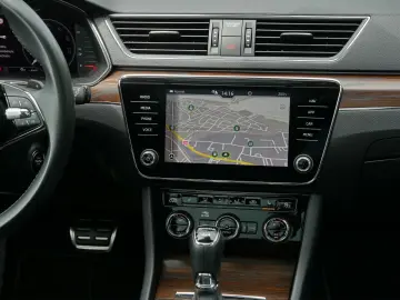 SKODA Superb Combi Scout 2.0 TDI Pano Stand ACC AHK