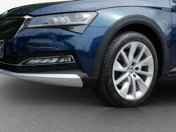 SKODA Superb Combi Scout 2.0 TDI Pano Stand ACC AHK