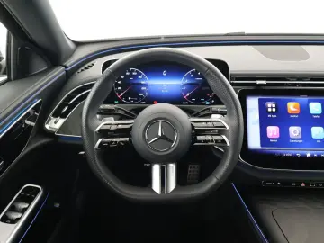 MERCEDES-BENZ E 200 AMG Night Distronic Ambiente Win…